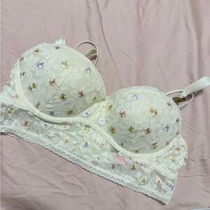 Victoria's Secret Floral Embroidered Lace Bra - Cream